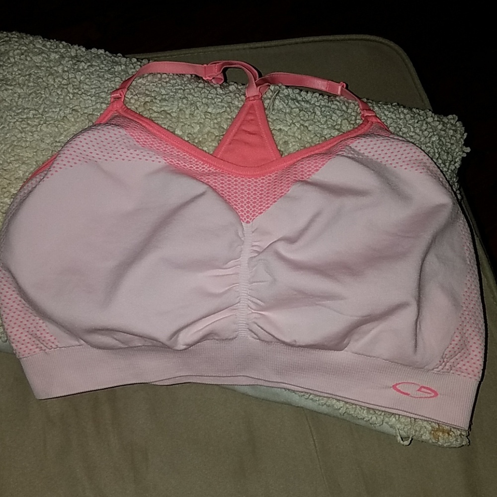 Breathable sports bra